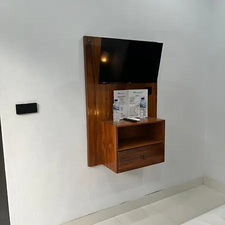 Js Guest House, 2 Minutes Walk To Seminyak Beach