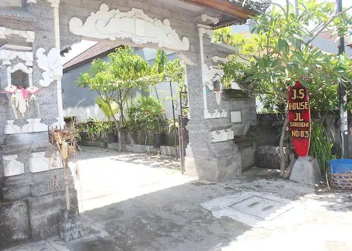 Js Guest House, 2 Minutes Walk To Guest house