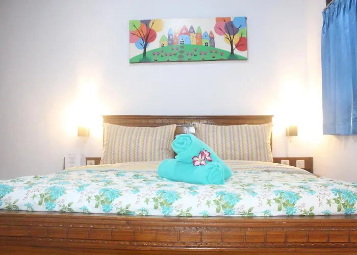 Js Guest House, 2 Minutes Walk To