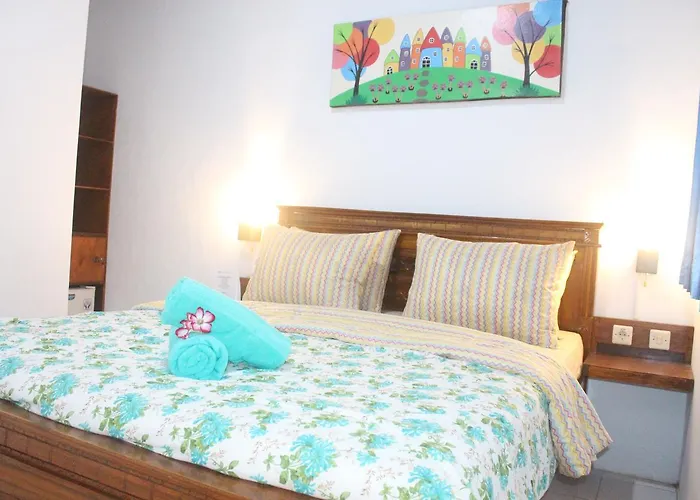 Js Guest House, 2 Minutes Walk To